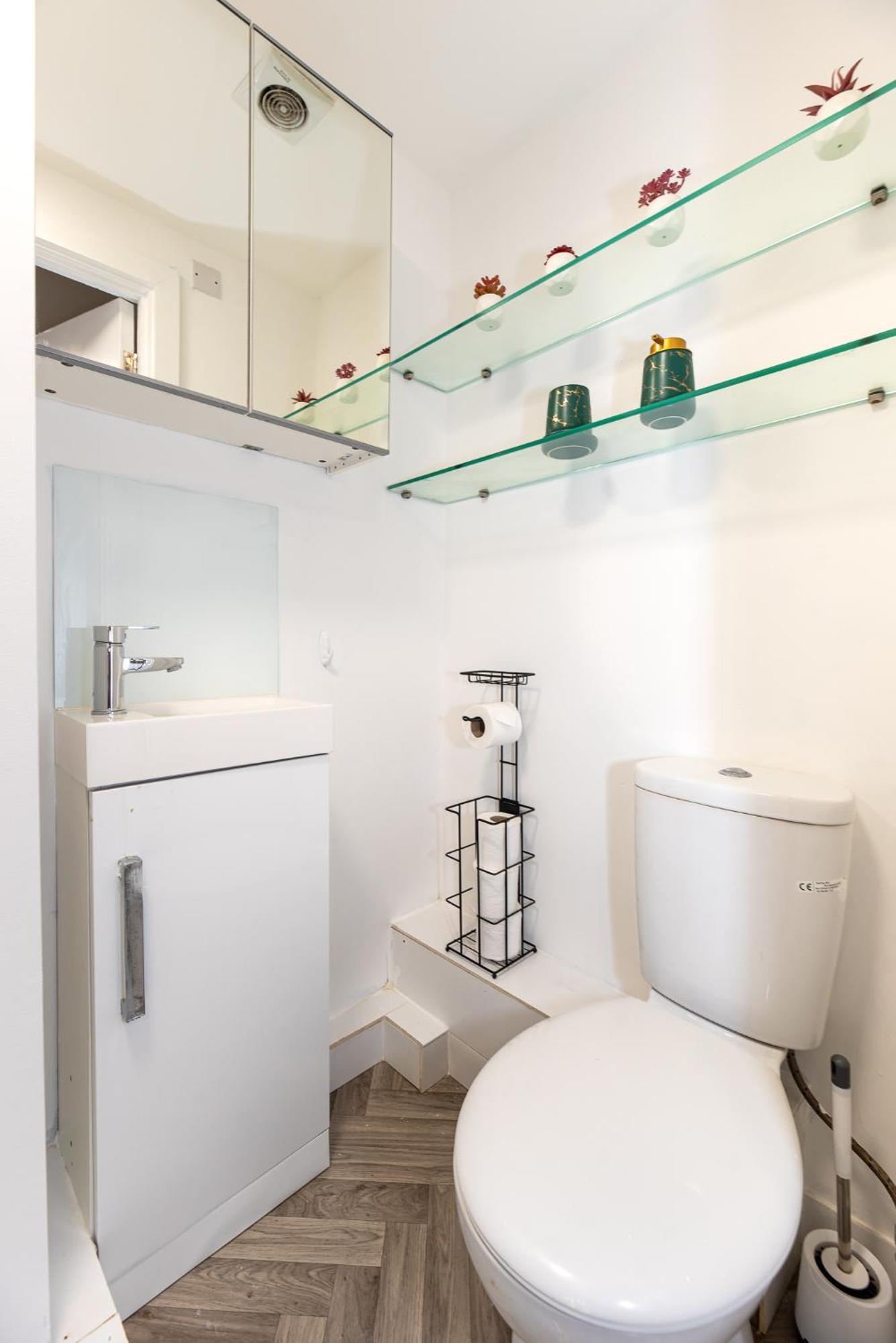 Small And Trendy Studio 3B ลอนดอน ภายนอก รูปภาพ