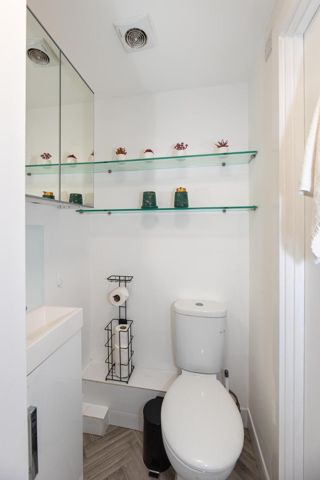Small And Trendy Studio 3B ลอนดอน ภายนอก รูปภาพ